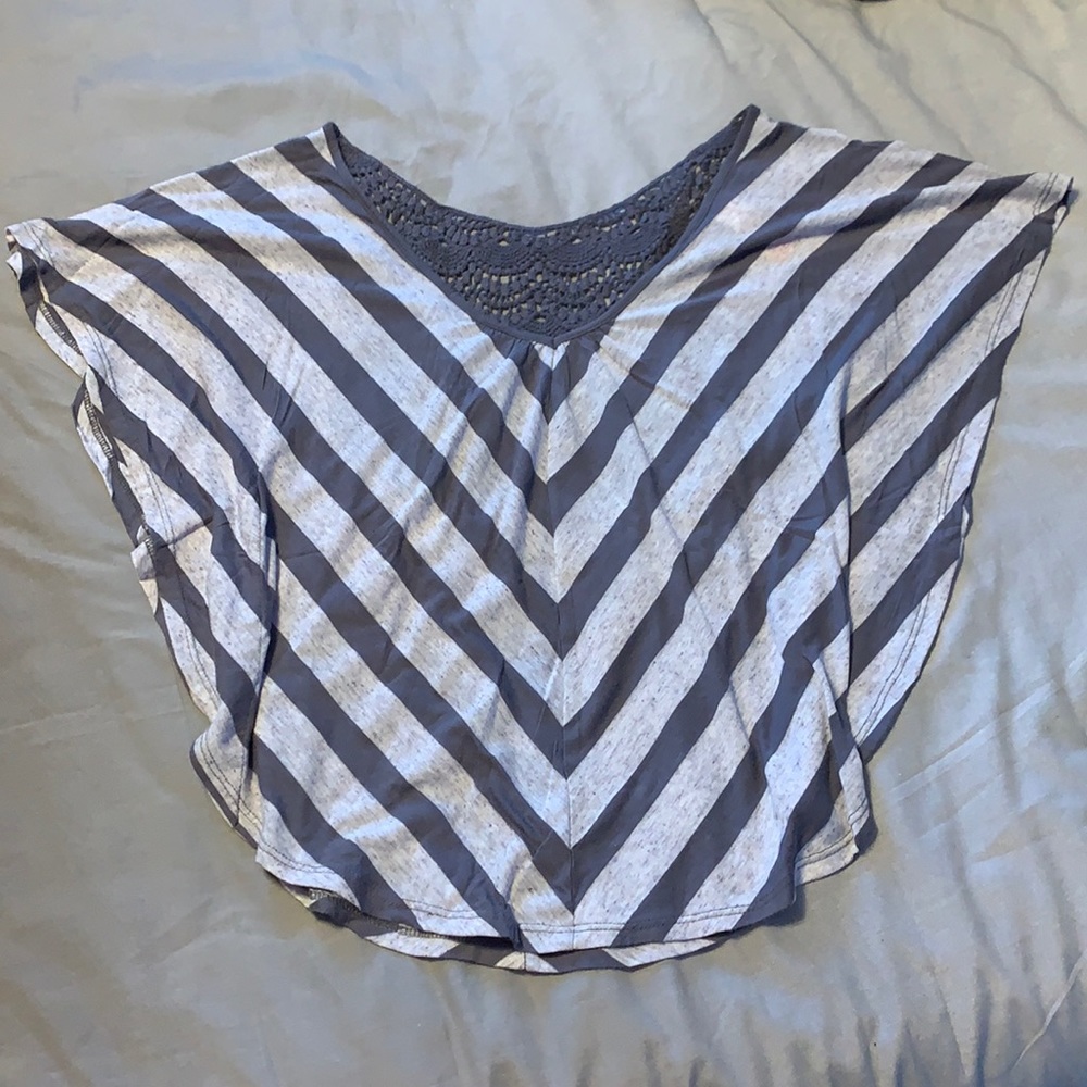 No Boundaries Small Top Grey.